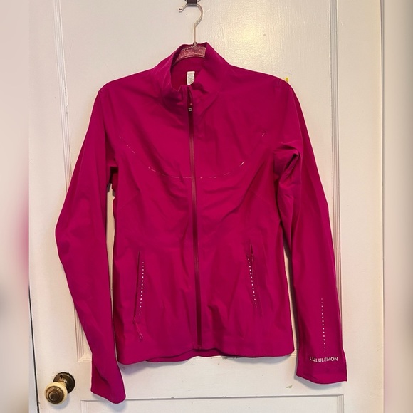 Lululemon Fast and Free
Windbreaker 
Ripened Raspberry $198 Size 8 Like New - Picture 1 of 7